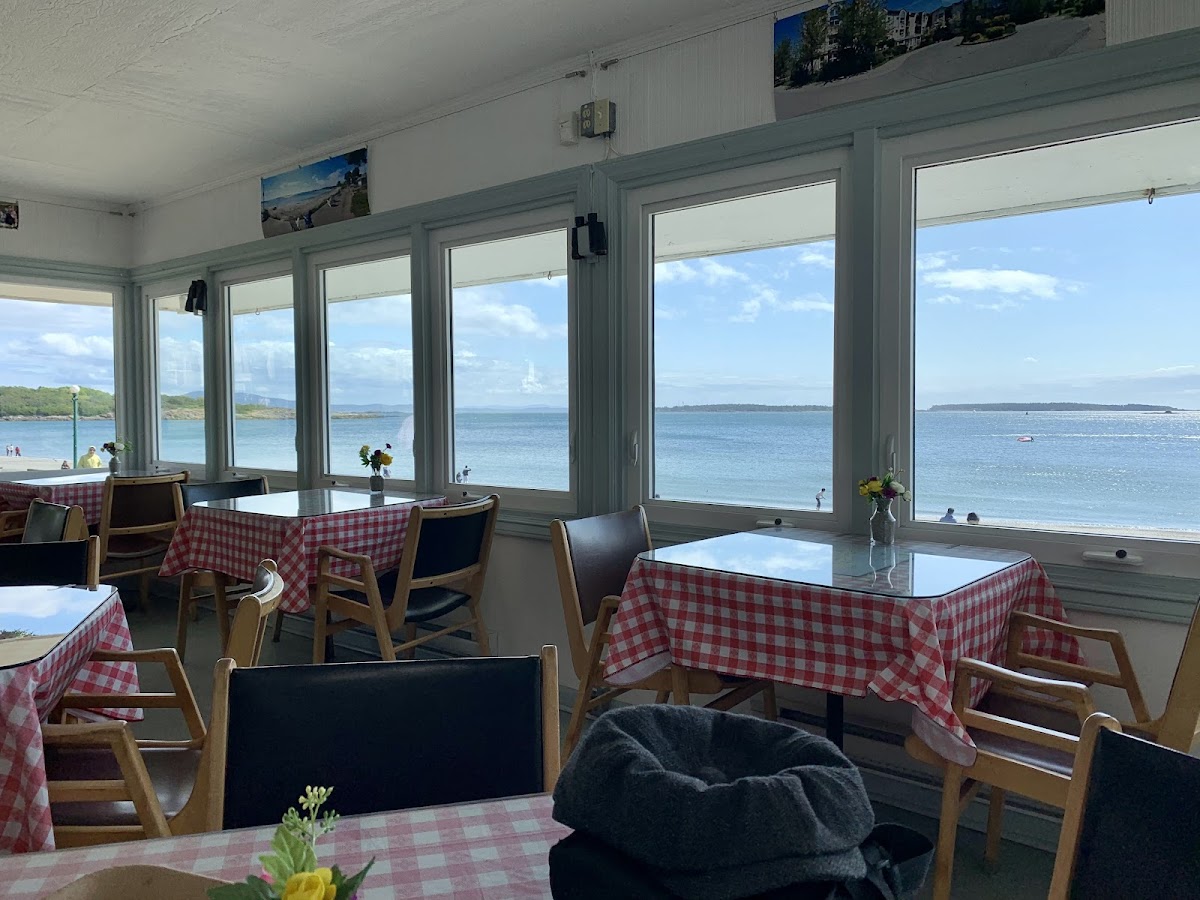 Kiwanis Willows Beach Tea Room